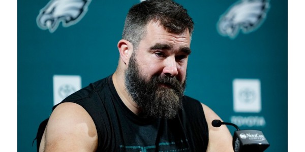 Jason Kelce tog farväl av fansen i tårar Jason Kelce tog farväl av fansen i tårar